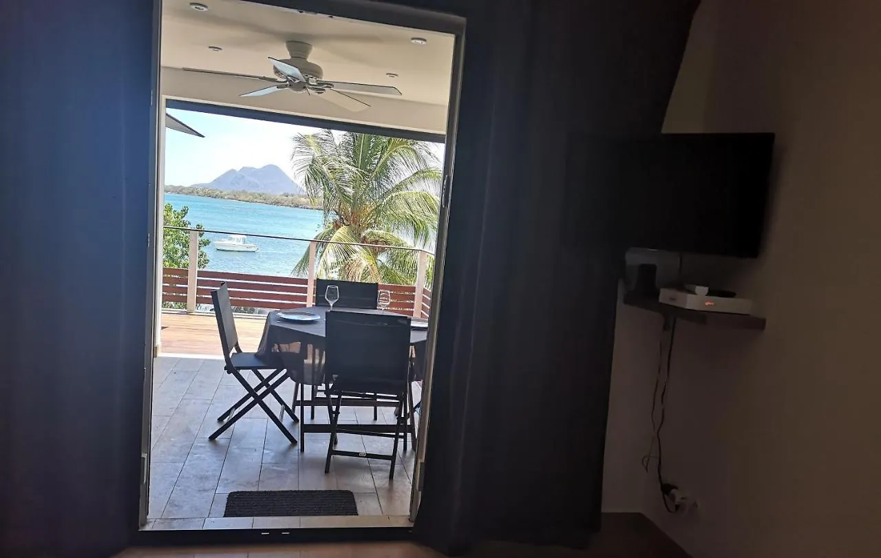 Appartement T2 Les pieds dans l'eau face à la mer des caraïbes Sainte Luce - Trois Rivières